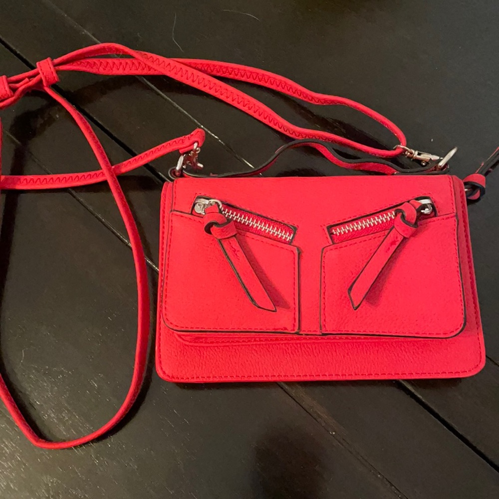 NWOT crossbody bag from Buckle. Brand New